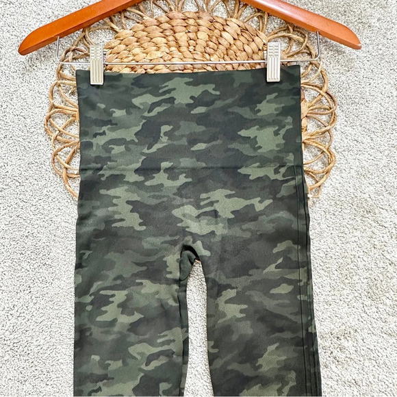 SPANX Look At Me Now Seamless Leggings High Waisted Green Camo Size SP - Picture 3 of 10